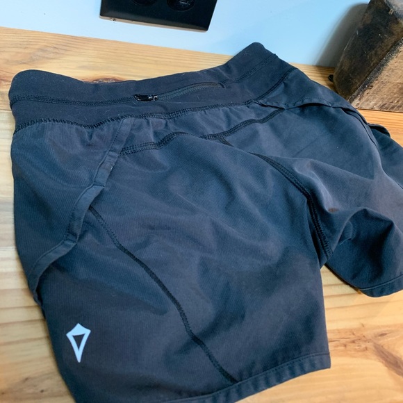 Ivivva by Lululemon Relay Racer shorts - Picture 2 of 4